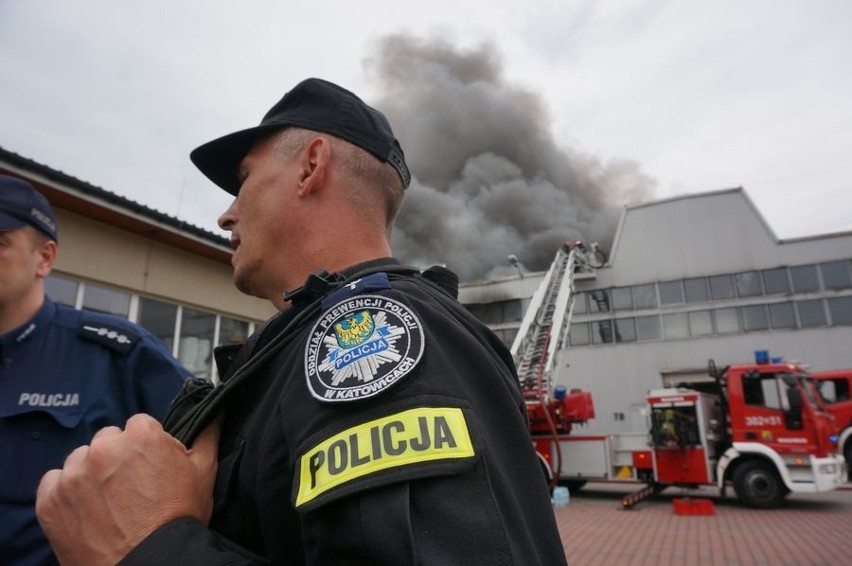 Pożar w Katowicach. Spaliła się hala magazynowa