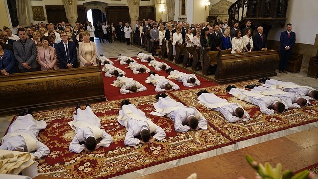 Święcenia kapłańskie w tarnowskiej katedrze były dużym wydarzeniem dla diecezji oraz dla rodzin nowych księży