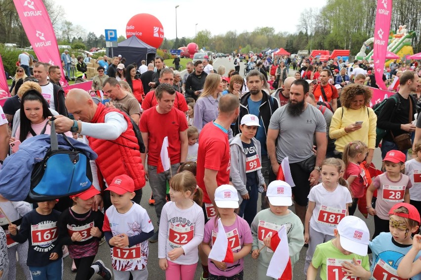 1.05.2023 r. Rywalizacja dzieci w Tauron Biegu z Flagą 2023...