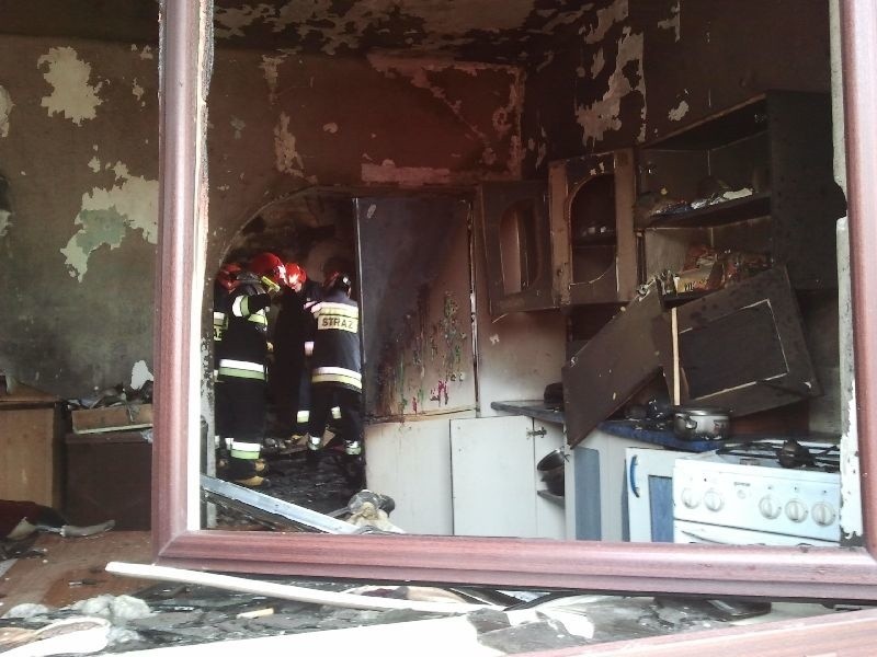 Pożar w w Skalbmierzu. Płonął dom, dwie osoby ranne 