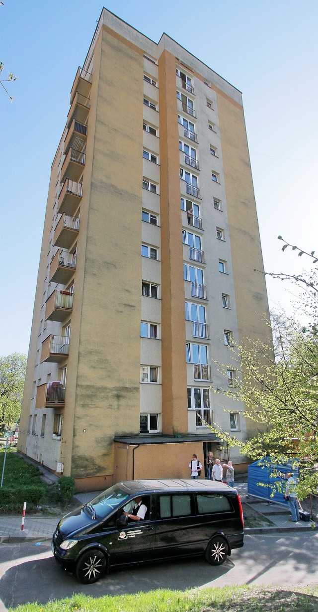 Blok przy ul. Mazowieckiej w Krakowie. Katarzyna wsiadła z córeczką do windy i wyjechała na 10. piętro... 