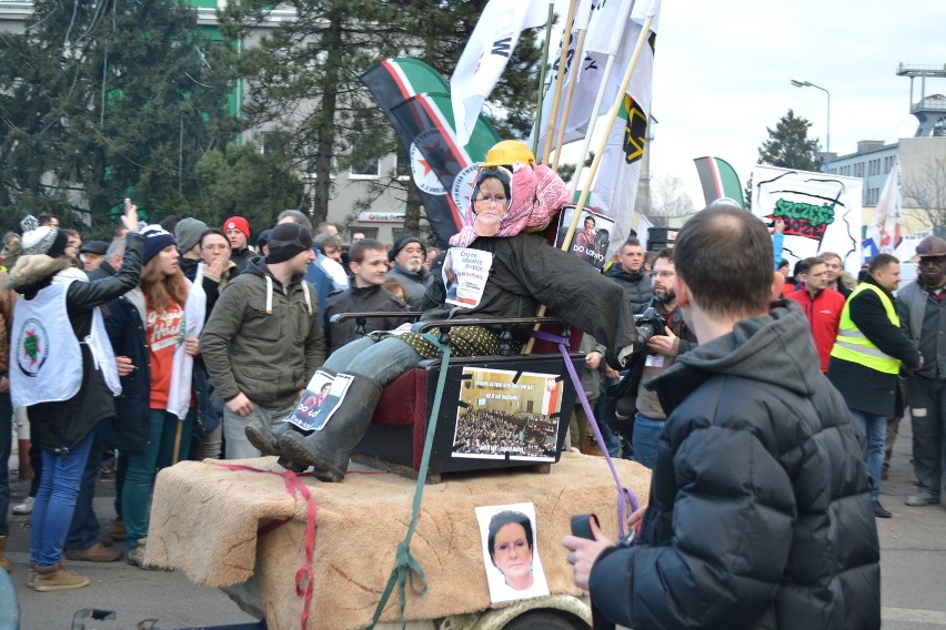 Strajk w Gliwicach: Tysiące ludzi wyszły na ulice miasta [NOWE ZDJĘCIA, RELACJA]