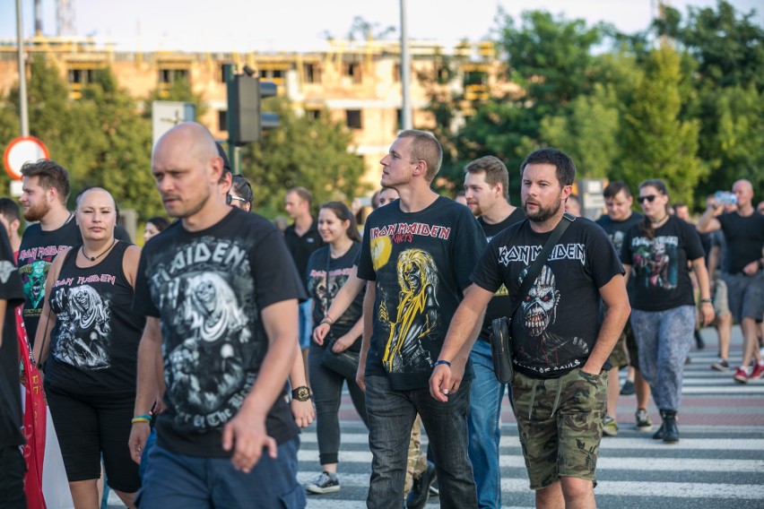 Kraków. Fani przed koncertem Iron Maiden w Tauron Arenie [ZDJĘCIA]