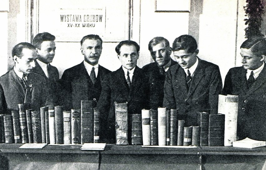 Zygmunt Lorentz (czwarty od lewej) wykładał na wydziale...