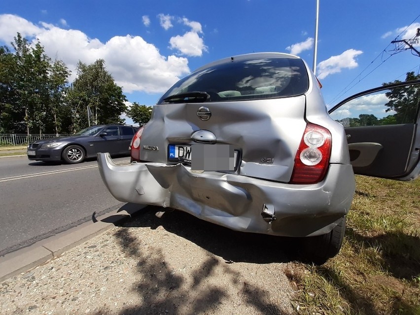 Wypadek dwóch aut przy Gliniankach. VW wjechał w nissana