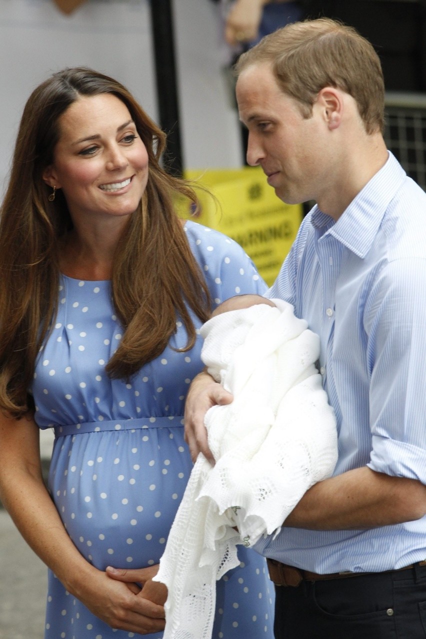 Księżna Kate i syn opuścili szpital. ZOBACZ ZDJĘCIA Royal Baby