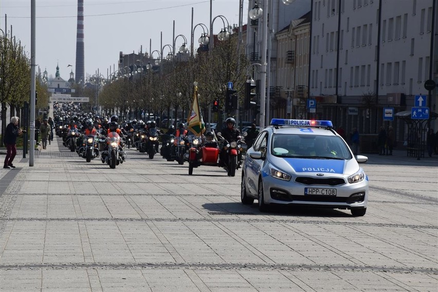 Parada motocyklistów przejechała przez Częstochowę. To drugi zlot w tym miesiącu ZDJĘCIA