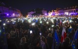 Rzeszów. Demonstracja poparcia obecności Polski w Unii Europejskiej na rzeszowskim Rynku [ZDJĘCIA]
