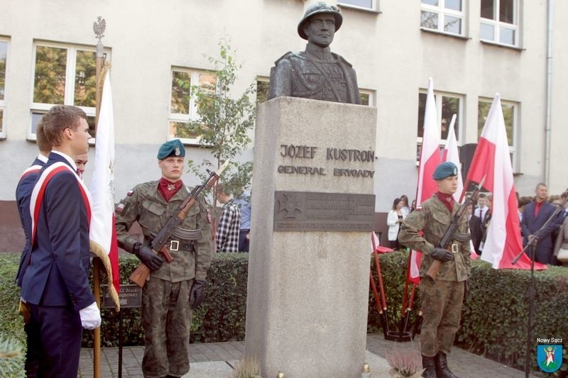 Nowy Sącz. Uczcili 80. rocznicę śmierci generała Józefa Kustronia [ZDJĘCIA]