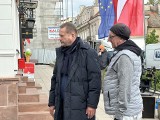 Artur Żmijewski i... nowi statyści na planie „Ojca Mateusza” [ZDJĘCIA, WIDEO]