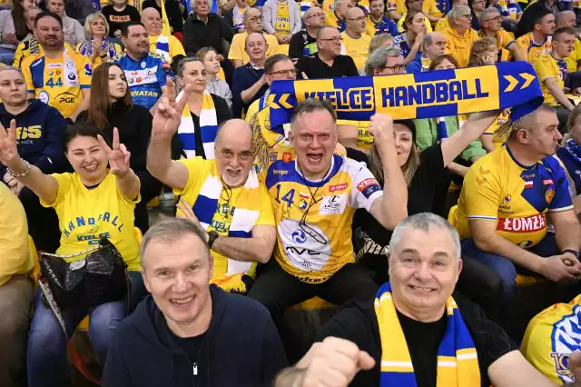 Kibice Industrii Kielce w Hali Legionów w meczu z THW Kiel. Zobacz zdjęcia>>>