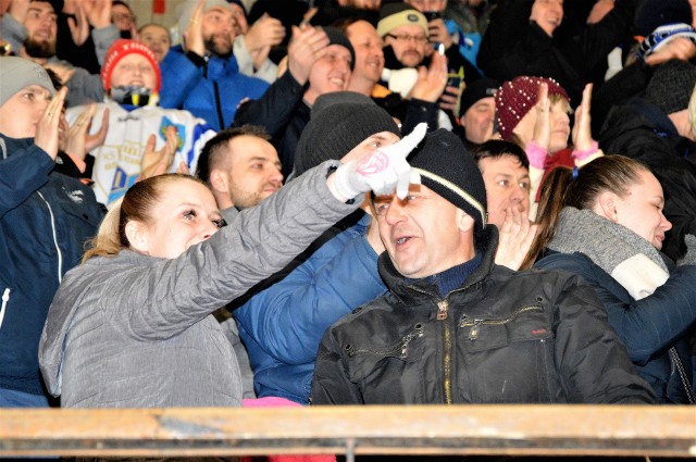 Szósty mecz hokejowego ćwierćfinału Unii przeciwko Tauronowi Katowice w Oświęcimiu obejrzy komplet publiczności.