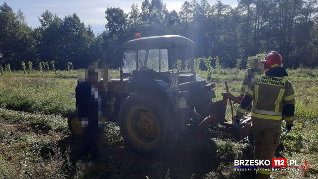 Do wypadku traktorzysty doszło we wsi Pojawie w gm. Szczurowa, 8.10.2022