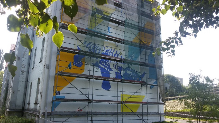 Sosnowiec: mural z nosorożcem powstaje przy wejściu do Parku Sieleckiego [ZDJĘCIA]