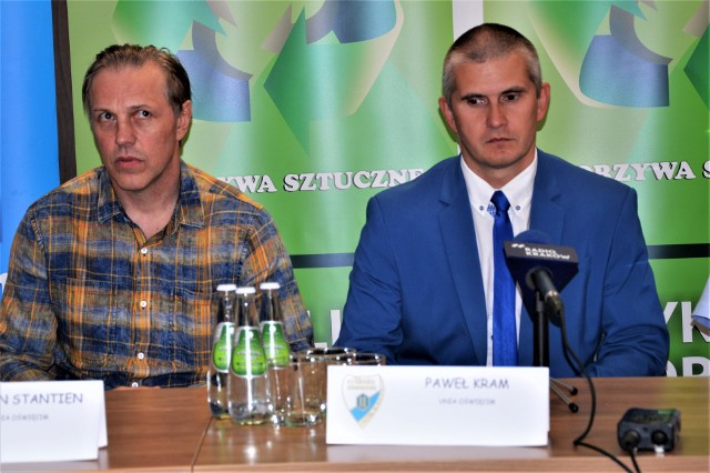 Roman Stantien (z lewej) został nowym trenerem Unii Oświęcim