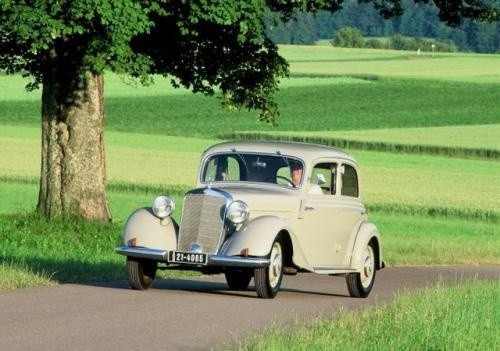 Fot. Mercedes-Benz: Firma Mercedes-Benz niemal w każdym...