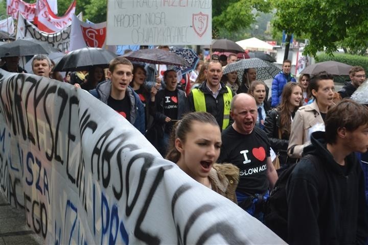 Częstochowa: Protest w obronie I Liceum Ogólnokształcącego...