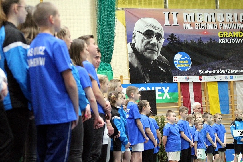 Wzruszające otwarcie badmintonowego Pucharu Gór Świętokrzyskich w Suchedniowie będącego memoriałem nieżyjącego Stefana Pawlukiewicza