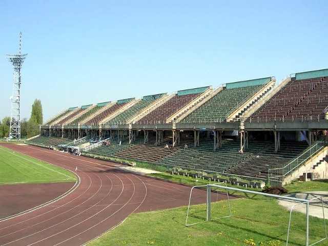 Stadion w Mielcu czeka gruntowny remont.