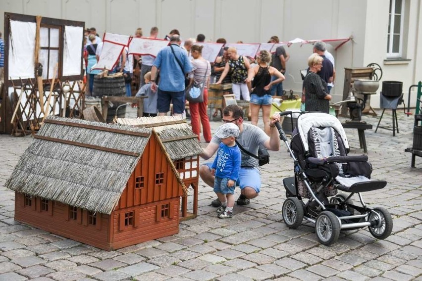 Olenderska zagroda stanęła na Starym Rynku [ZDJĘCIA]