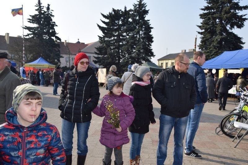 Śniadanie wielkanocne w plenerze - organizowało w Niedzielę...