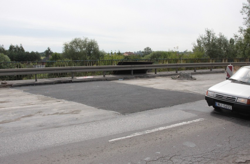Dziura w wiadukcie alei Wojska Polskiego w Radomiu już załatana. Normalny ruch od poniedziałku