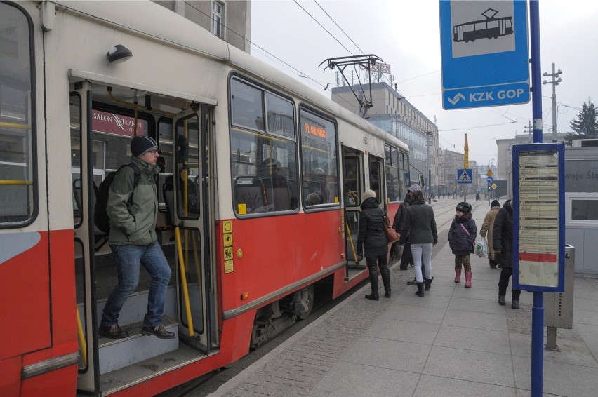 KZK GOP 7 kwietnia organizował kursy autobusów i tramwajów...