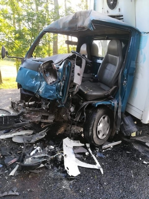 Tragedia w Zarzeczu. W zderzeniu ciężarówek zginął 60-letni kierowca (ZDJĘCIA)