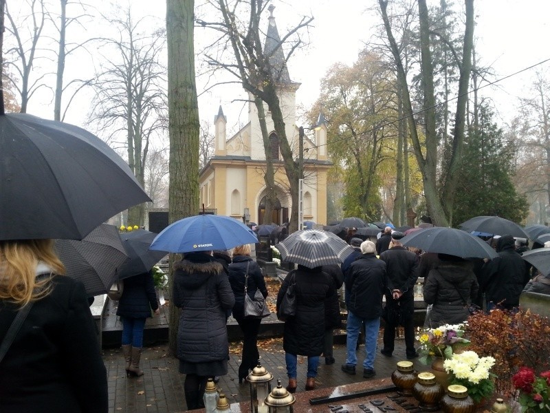Pogrzeb Moniki Zbrojewskiej. Tłumy na cmentarzu [zdjęcia]