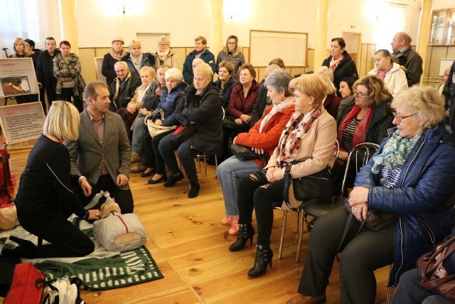 W skępskiej strażnicy odbyło się spotkanie zorganizowane przez firmę Drwal i burmistrz Piotr Wojciechowski dotyczące bezpieczeństwa. Tłumnie przybyli na nie mieszkańcy gminy, którzy nie ukrywają, że są teraz bogatsi w wiedzę.