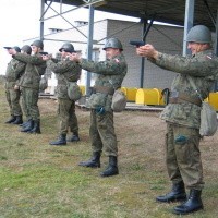 Wojsko to okazja do podniesienia umiejętności, np. strzeleckich