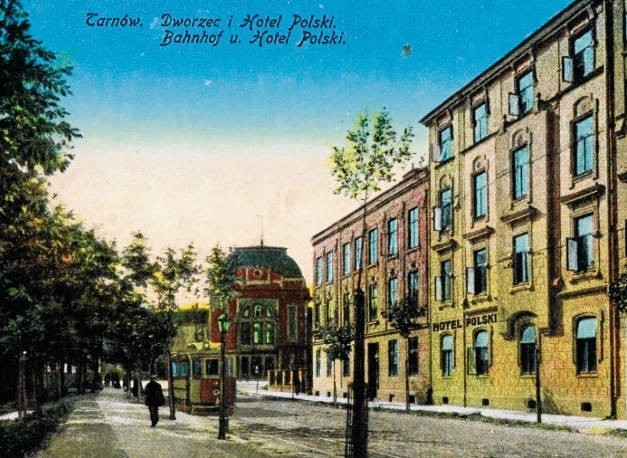 Hotel Polski wybudowano na przełomie XIX i XX wieku. Trzecie piętro na kamienicy dobudowano w latach 20. ub. stulecia