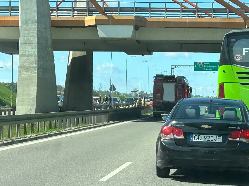 Wypadek na ulicy Kartuskiej w Gdańsku. Motocyklista uderzył...