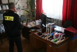 Nawet na dwa lata może trafić do więzienia 46-letni mieszkaniec Włocławka, który handlował podrobionymi perfumami