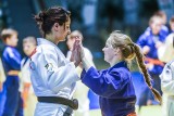 Mistrzyni świata w judo uczyła młodzież technik biodrowych 