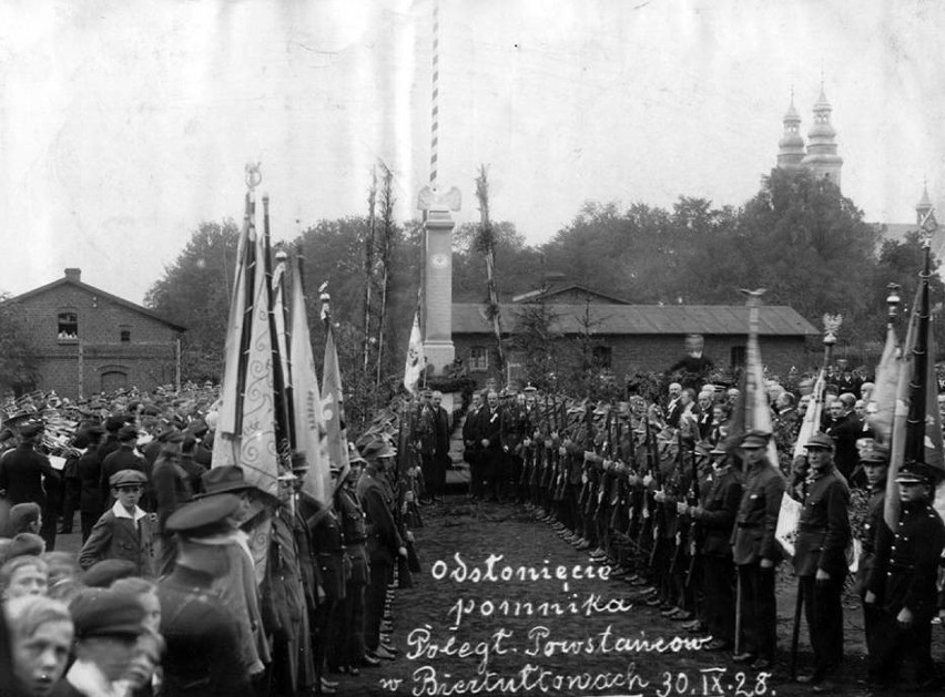 Odsłonięcie pomnika powstańców śląskich 30 września 1928...