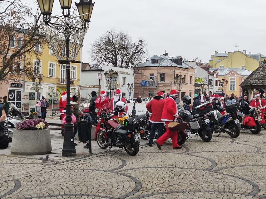 MotoMikołaje po raz kolejny rozproszyli świąteczną aurę w Chełmie. Zobacz zdjęcia