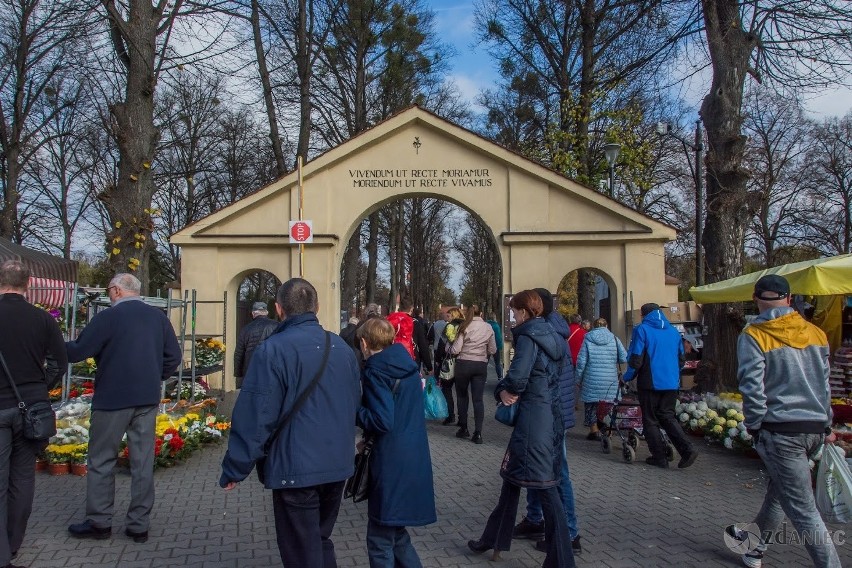 Gliwice. Kwesta na rzecz hospicjum – wolontariusze zebrali na cmentarzach ok. 250 tys. zł. Bez darowizn ośrodek przestałby istnieć