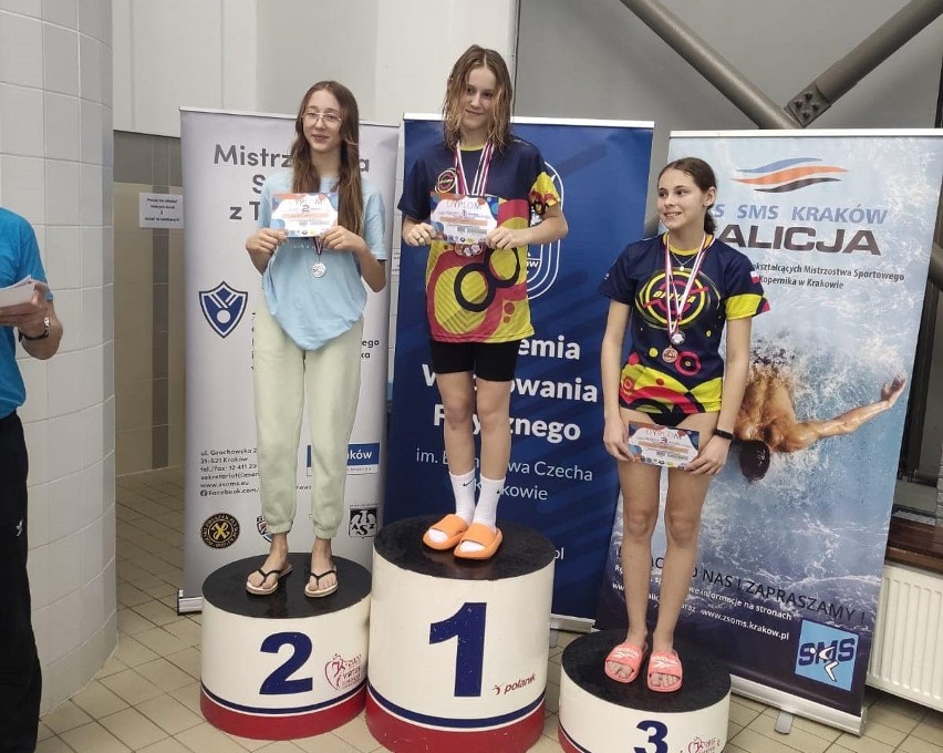 Miechów. Kolejne medale młodych pływaków wyłowione z basenu AWF