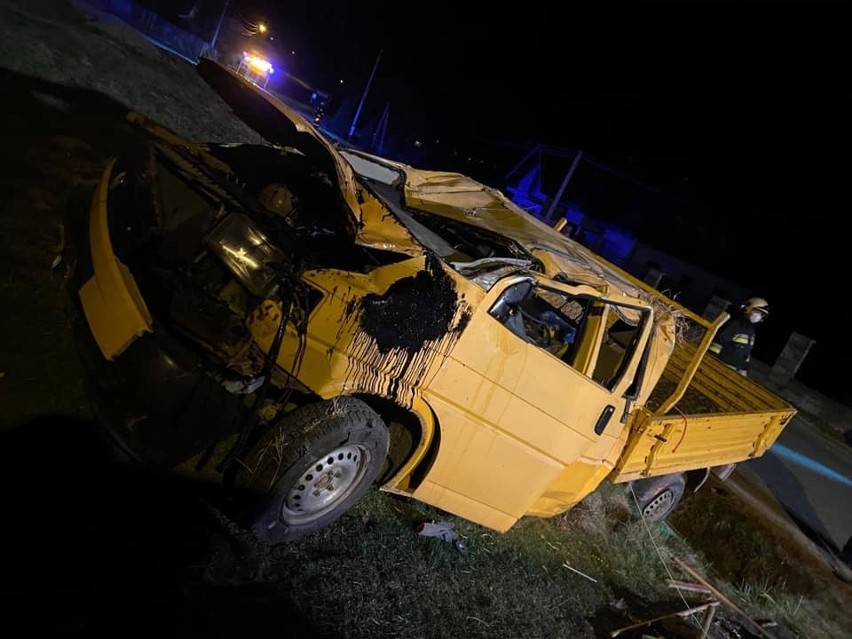Wypadek w Łostówce. Pijany kierowca dachował samochodem dostawczym [ZDJĘCIA]