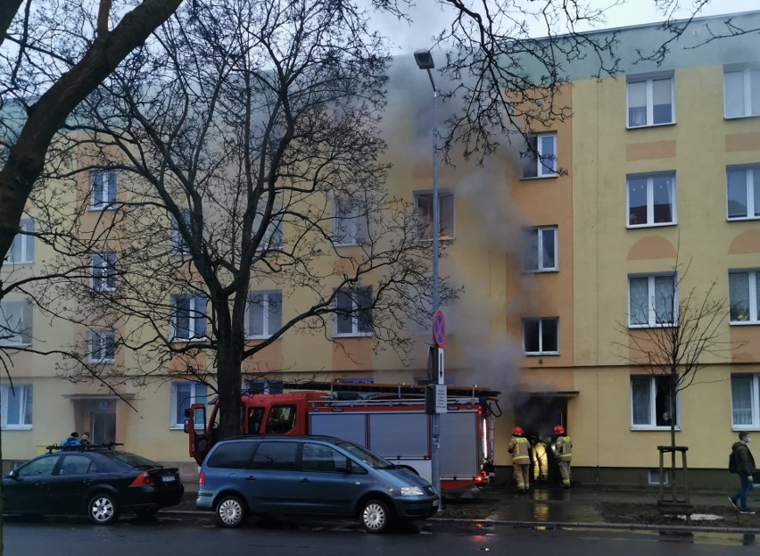Dym z piwnicy zaalarmował mieszkańców budynku przy ulicy...