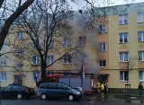 Pożar przy ulicy Dwernickiego w Bydgoszczy. Jedna osoba potrzebowała pomocy [zdjęcia]