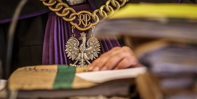 Po trwającym blisko rok procesie w czwartek sędzia Ewa Woźniak ogłosiła wyrok. Uznała obojga oskarżonych, którzy stawili się w sądzie, za winnych popełnienia zarzucanych im czynów.