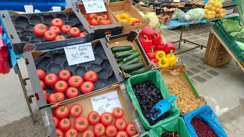 Warzywa i owoce na giełdzie w Sandomierzu>>>