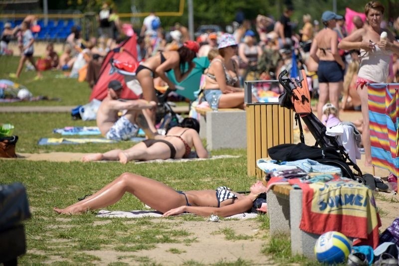 Dojlidy. Niedziela na plaży