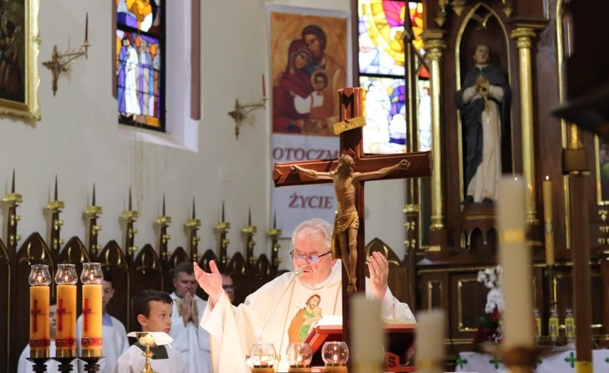 Ksiądz Marek Lejczak z kościoła w Oleśnicy świętował wyjątkowy jubileusz. Tutejszą parafią kieruje już 25 lat (ZDJĘCIA) 