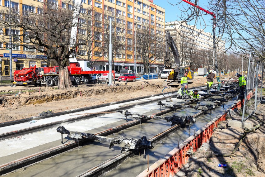 Torowa rewolucja w Szczecinie: są kłopoty z dostawą materiałów, ale (na razie) termin zakończenia prac nie jest zagrożony