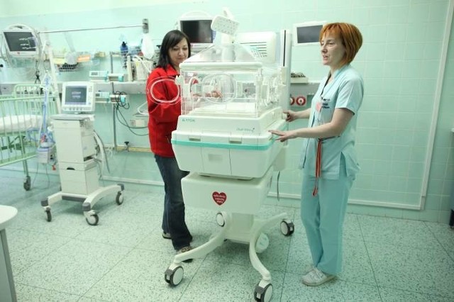 Ten inkubator trafił do Wojewódzkiego Centrum Medycznego w marcu 2013 roku. Łącznie szpital doposażono na kwotę prawie trzech milionów złotych.