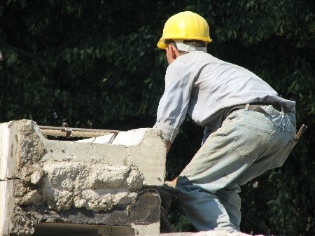 Pracownicy budowlani nie powinni mieć problemów ze znalezieniem zatrudnienia (fot. sxc.hu)