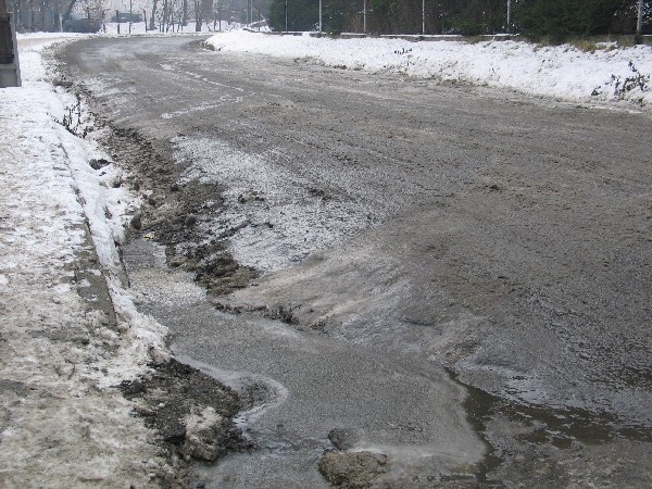 Stan wielu ulic w Przemyślu jest fatalny. Wymagają natychmiastowego remontu. Nz. ul. Popiełuszki.